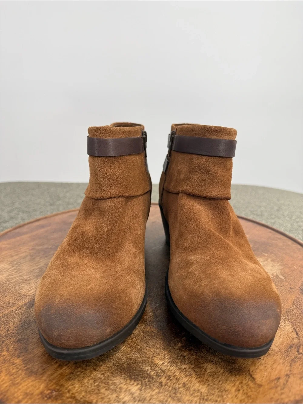 Clarks Artisan Boots Wm 8M Brown Suede Ankle Distressed Stacked Heel